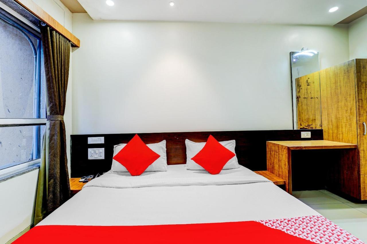 Oyo 77491 Hotel Shreenath Valsad ภายนอก รูปภาพ