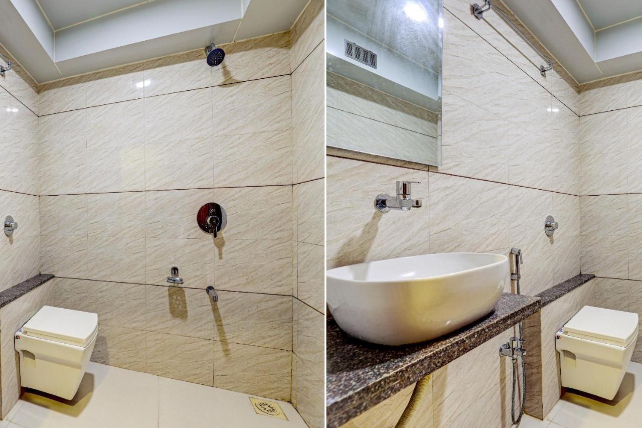 Oyo 77491 Hotel Shreenath Valsad ภายนอก รูปภาพ