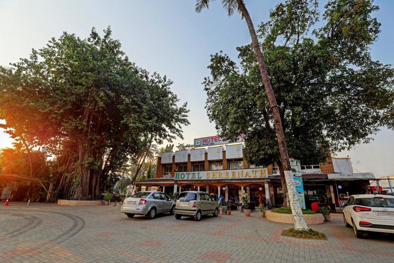 Oyo 77491 Hotel Shreenath Valsad ภายนอก รูปภาพ