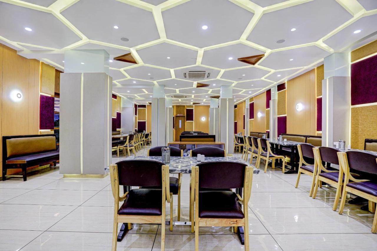 Oyo 77491 Hotel Shreenath Valsad ภายนอก รูปภาพ