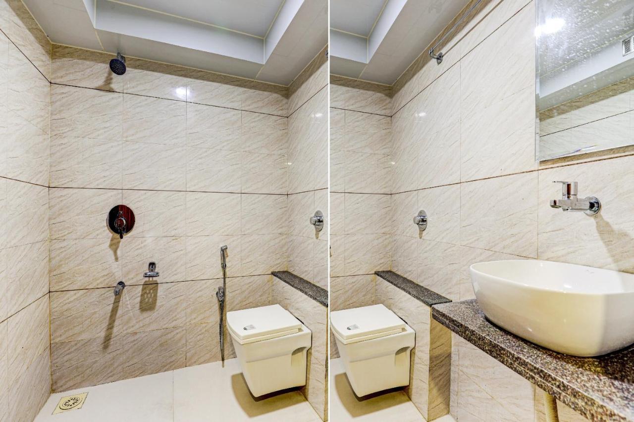 Oyo 77491 Hotel Shreenath Valsad ภายนอก รูปภาพ