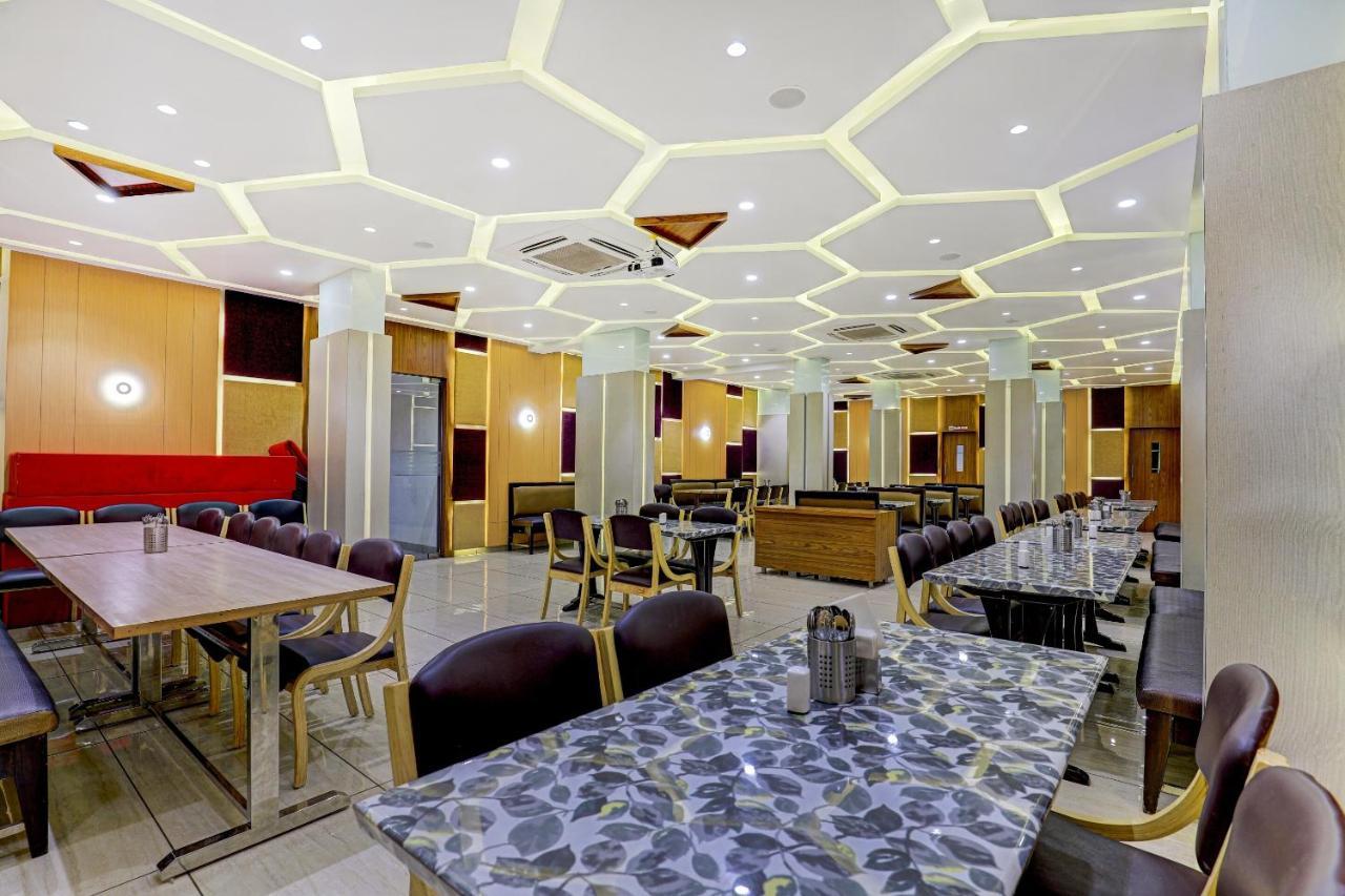 Oyo 77491 Hotel Shreenath Valsad ภายนอก รูปภาพ
