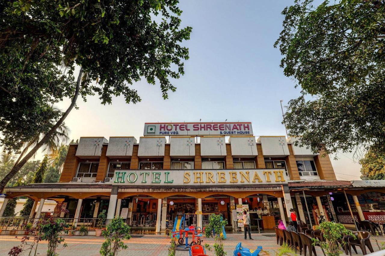 Oyo 77491 Hotel Shreenath Valsad ภายนอก รูปภาพ
